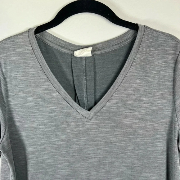 Mod Ref Women's Essential V-Neck Modal Shirt Gray Short Sleeve Back Pleat Small - Picture 3 of 9